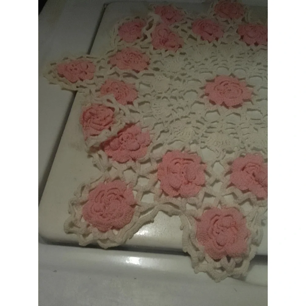 Vintage Handmade Pink & White Crochet Garden Rose Table Doily 19